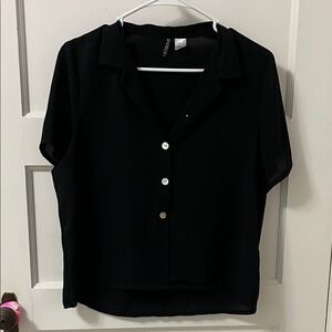 H&M Black Short-Sleeve Button-Front Camp Collar Top
